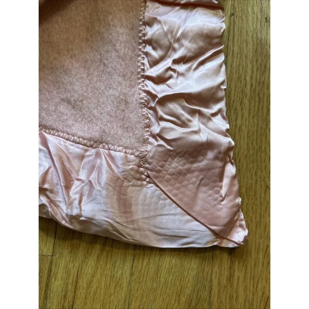 Vintage Satin Trim Acrylic Baby Blanket Pink Retro Crib 48